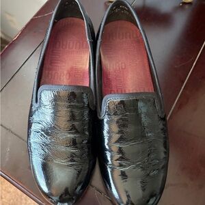 Munro women’s black patent leather loafers size 7